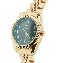 Vue de 3/4 montre femme Emir Watches cadran vert chiffres arabes et boîtier couleur or 